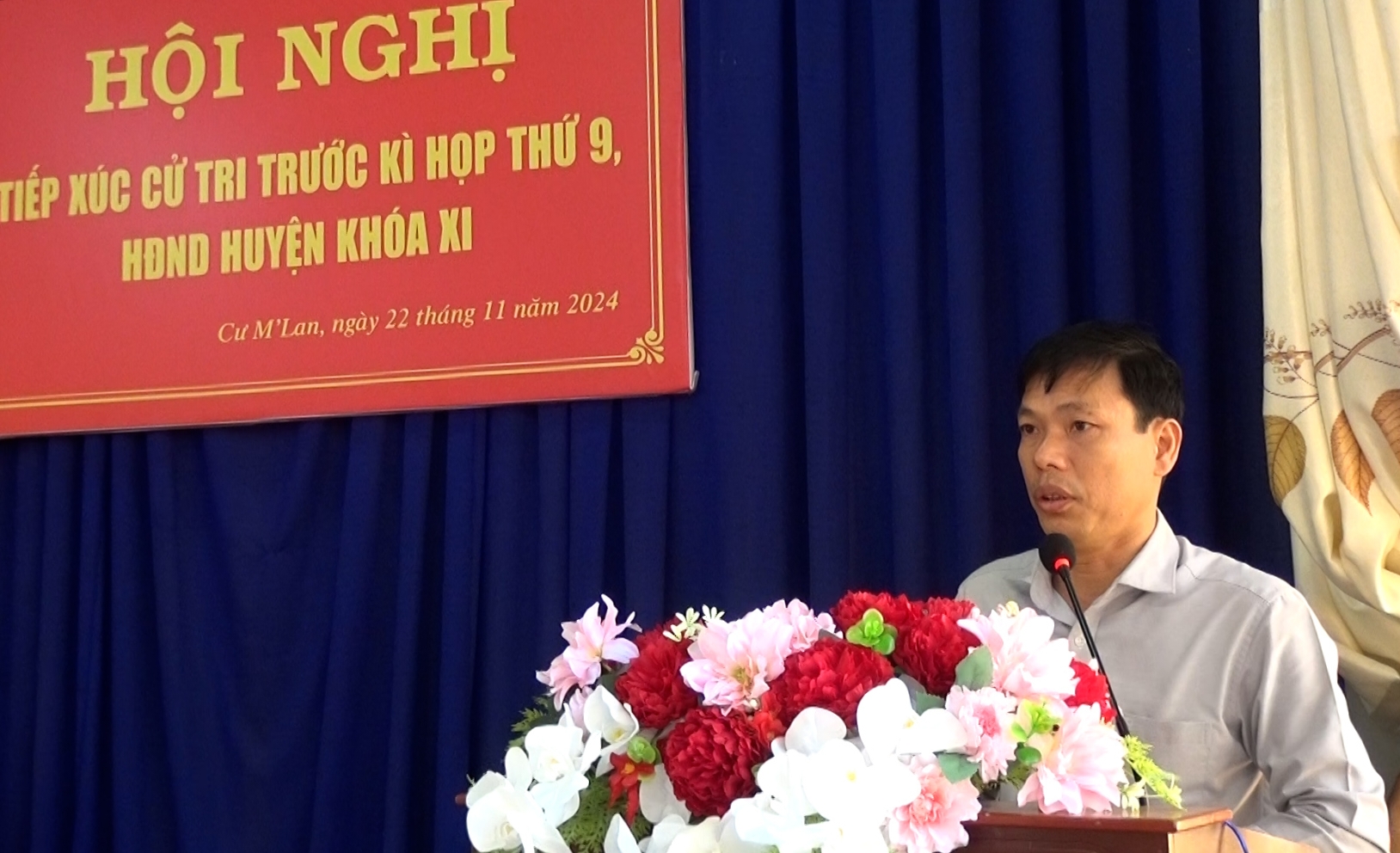 phạm công đại diện tổ đại biểu trao đổi, với cu tri